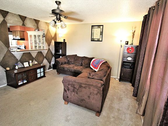 3rd image of 4405 Versailles Dr