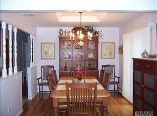 43 Hawthorne Rd, Kings Park, NY 11754