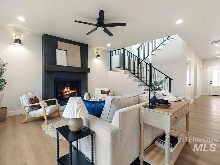547 Canyon Falls Dr — Photo 5
