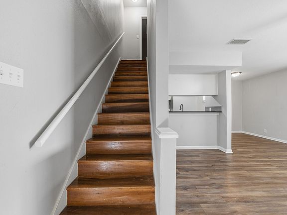 3rd image of 303 W 40th St #107