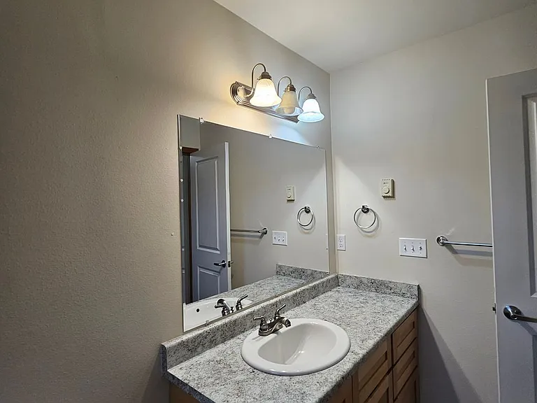 435 NE Inspiration St — Photo 31