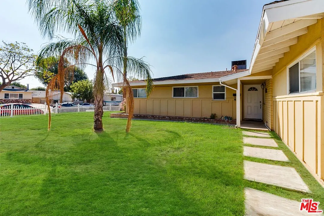 5 bed, 3.0 bath, 1736 sqft, $4,995 — Photo 3