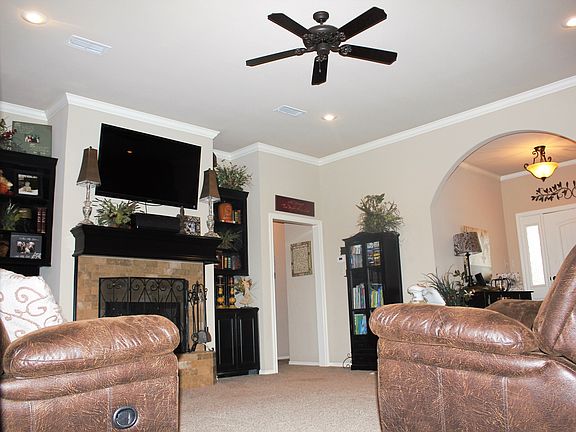 3rd image of 819 Avenue S