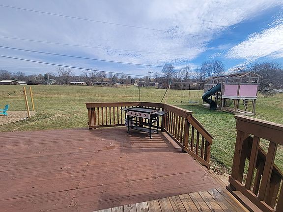 3rd image of 2219 Concord Dr