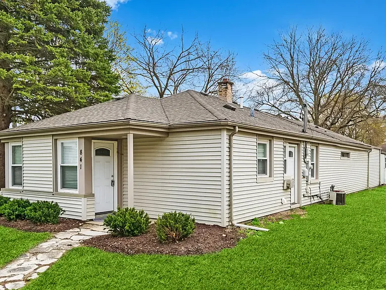 841 E Rockland Rd — Photo 37