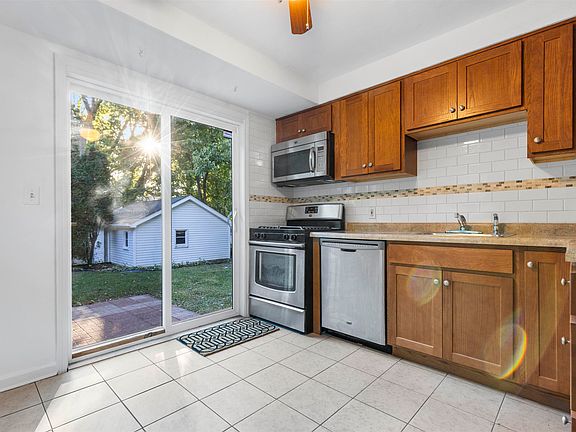 4th image of 120 Hollister Ave