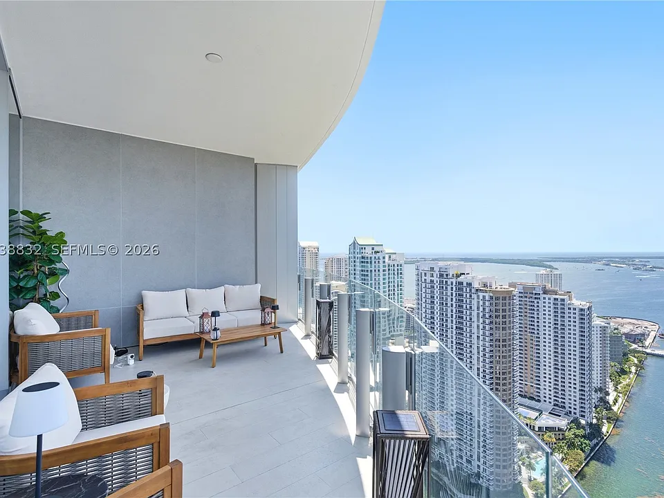 300 Biscayne Blvd #4007W