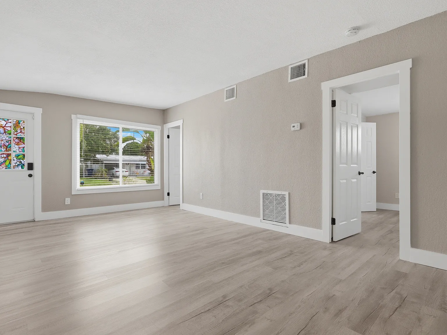 3 bed, 1118 sqft, $2,400 — Photo 3