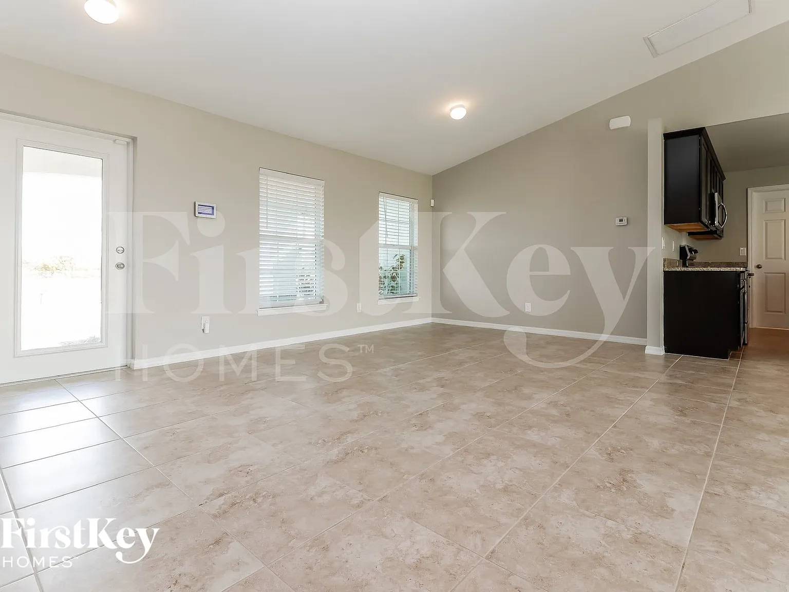 4 bed, 2.0 bath, 1828 sqft, $1,865 — Photo 2