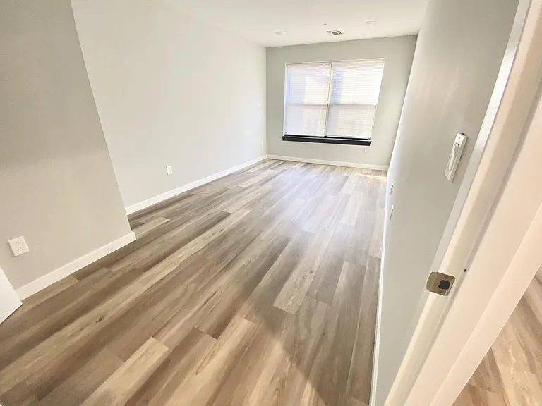 77 Park Ave — Photo 5