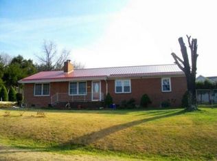 900 Locust Dr, Pearisburg, VA 24134