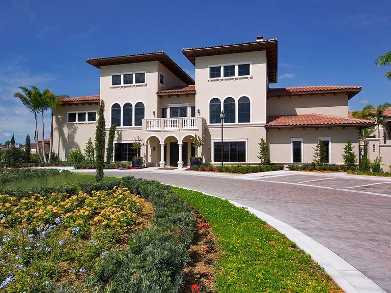 Spacious apartments with great location in doral