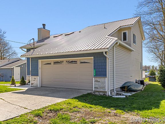 3rd image of 229 Ivason Dr