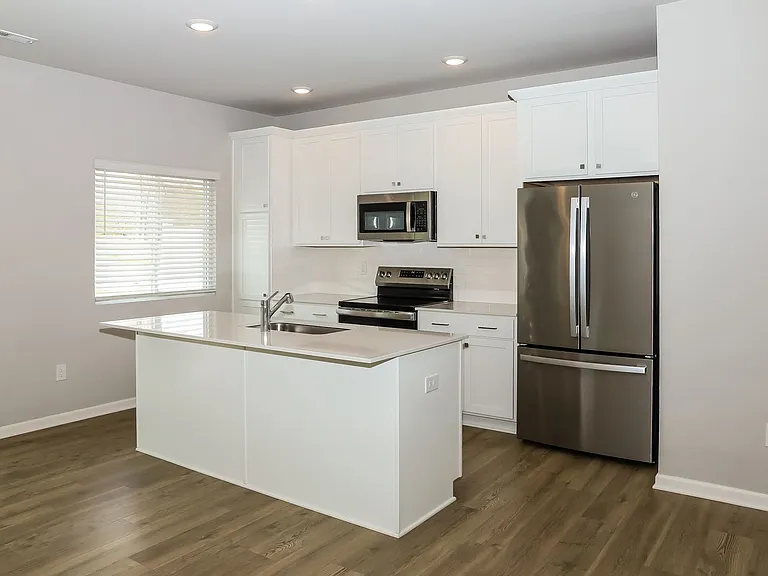 1304 Timber Hollow Ct — Photo 3
