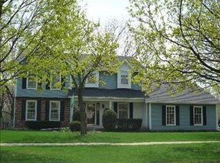 1901 Somerset Ln, Wheaton, IL 60189