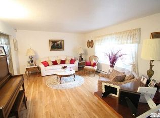 6 Leslie Ln, Smithtown, NY 11787