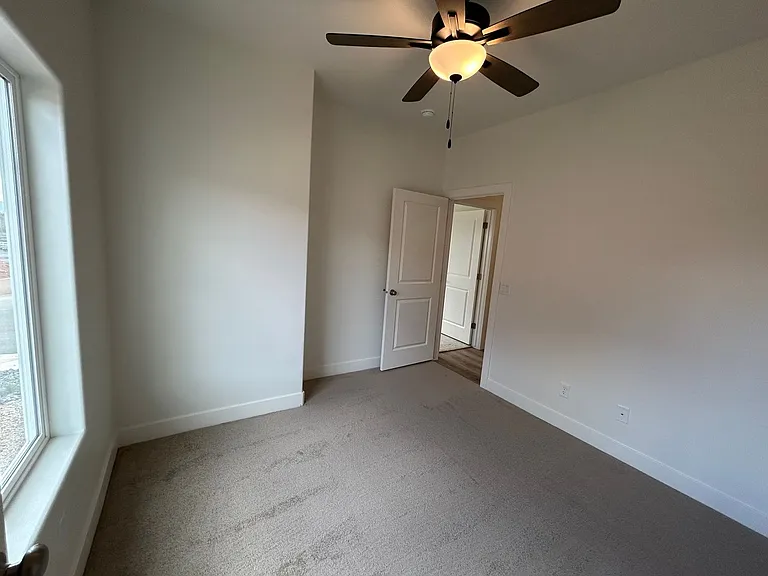 1544 E Mead Ln — Photo 24