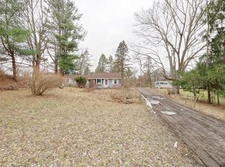 7 Seabee Ln, Albany, NY 12203