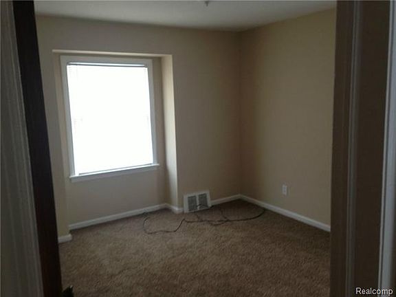 3rd image of 21068 Blackmar Ave