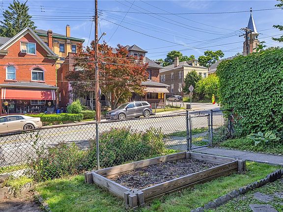 4th image of 204 Johnston Ave