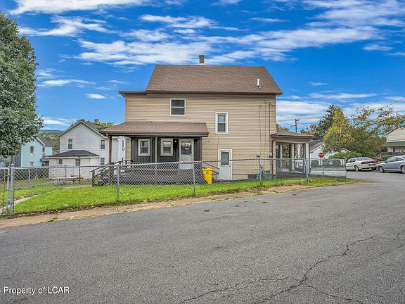 4th image of 216 Lawrence St