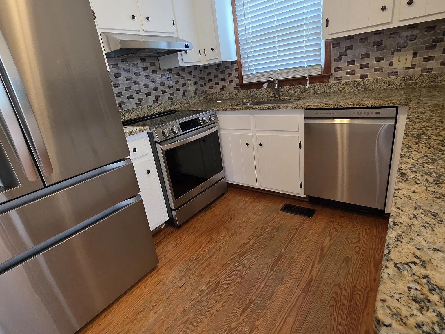 3 bed, 1557 sqft, $3,500 — Photo 3