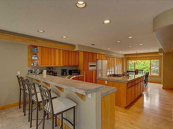 4th image of 899 Southwood Blvd #6