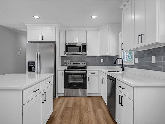 5th image of 2510 Columbia Ave