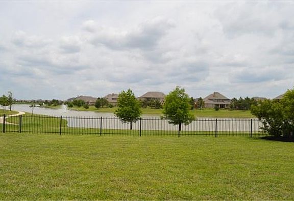 Lake View to Rear