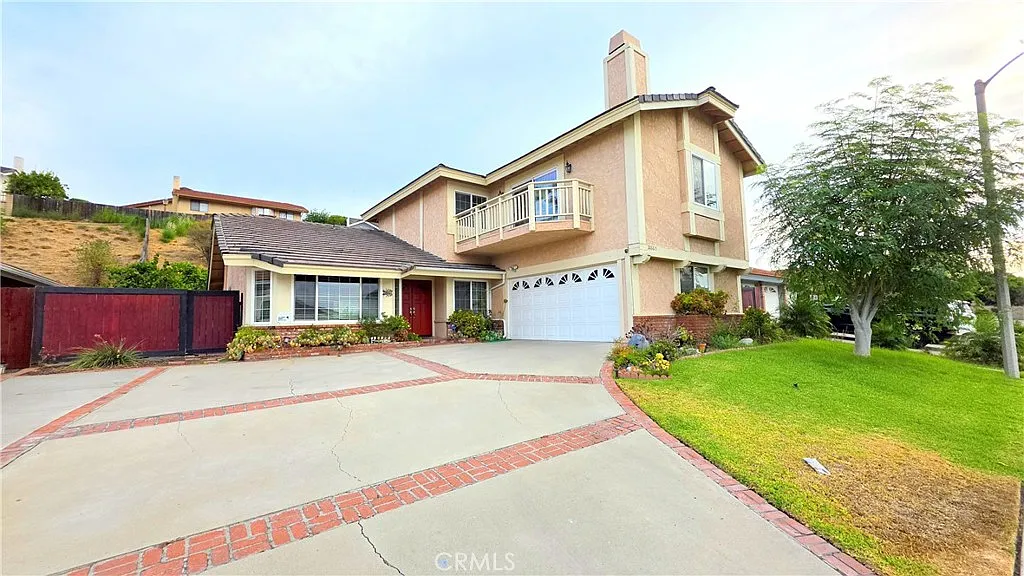 5 bed, 2768 sqft, $4,395 — Photo 2