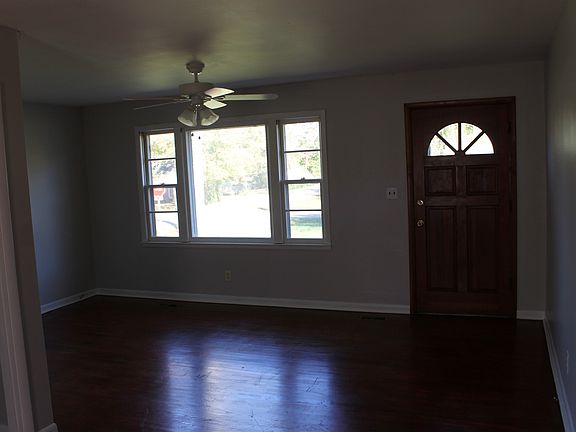 3rd image of 205 Greenbriar St
