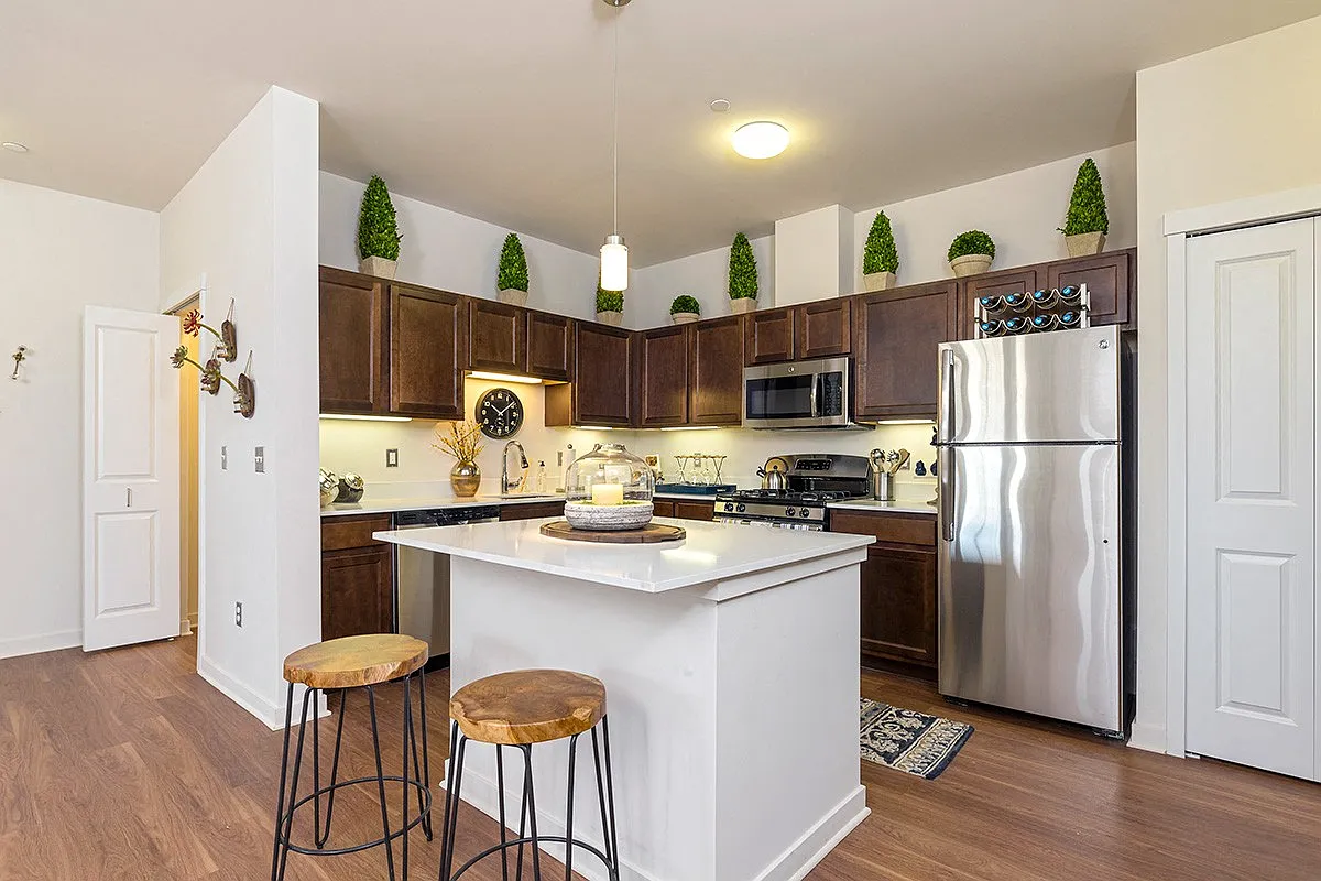 Oakcliff Apartments — Photo 3