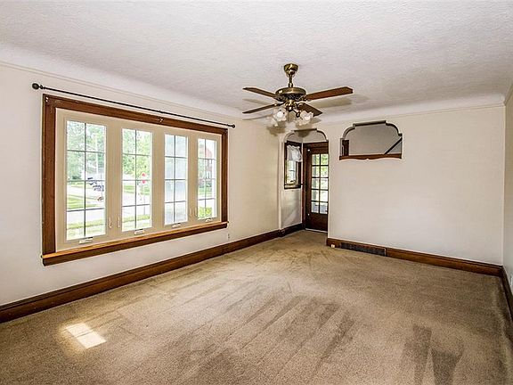 5th image of 16712 Woodbury Ave