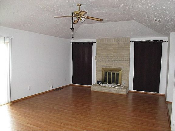 5th image of 318 Fair Oak Dr