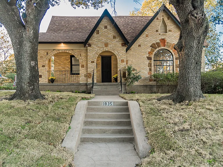 1835 Cedar Crest Blvd — Photo 1