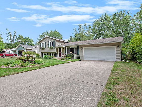 2nd image of 123 Sunset Dr