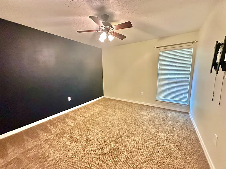 4025 Lauren Ct — Photo 10