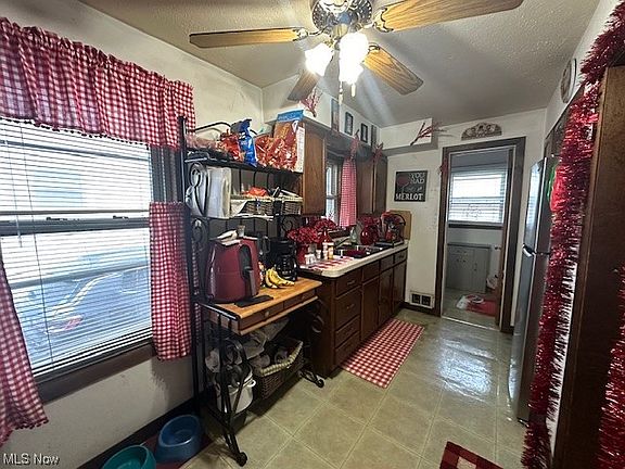 5th image of 206 W 30th St