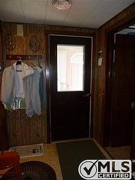 5th image of 216 Crawford St