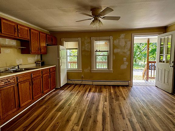 4th image of 2047 River Rd
