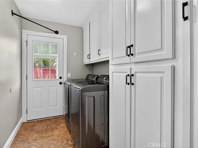 2730 S Poplar St — Photo 15
