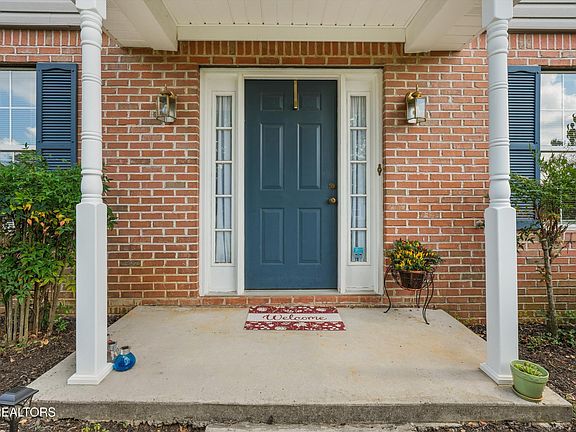 3rd image of 8022 Maple Run Ln