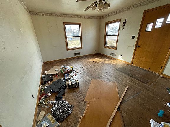 3rd image of 804 N West St