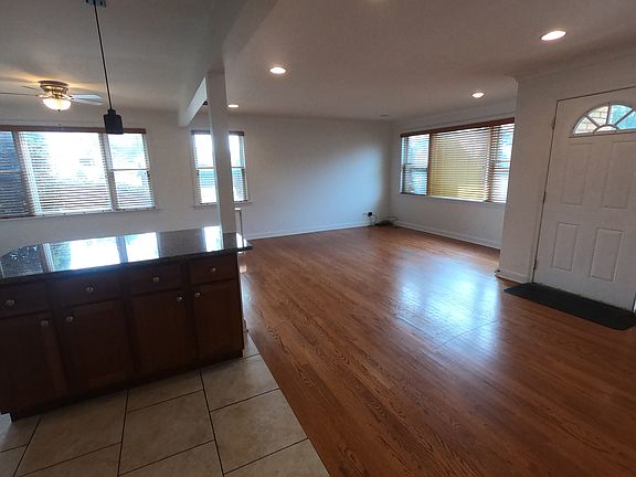 2nd image of 2500 Hessing St