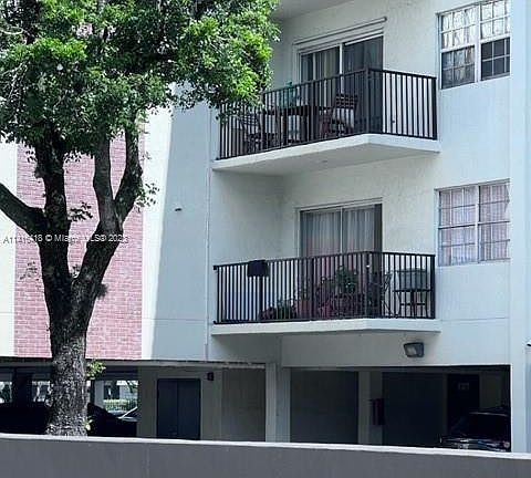 5th image of 5731 NW 37th St APT 220
