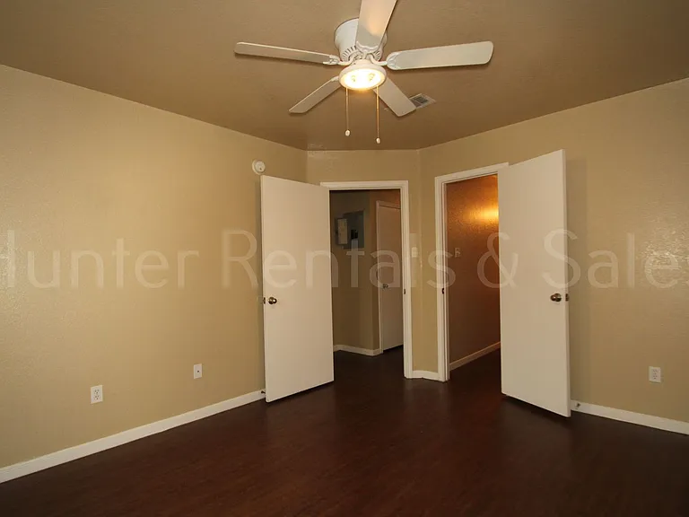 930 Ramblewood St #B — Photo 12
