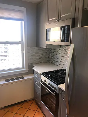 Rented by Akam Sales and Brokerage | media 18