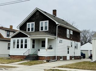 946 S 29th St, Manitowoc, WI 54220