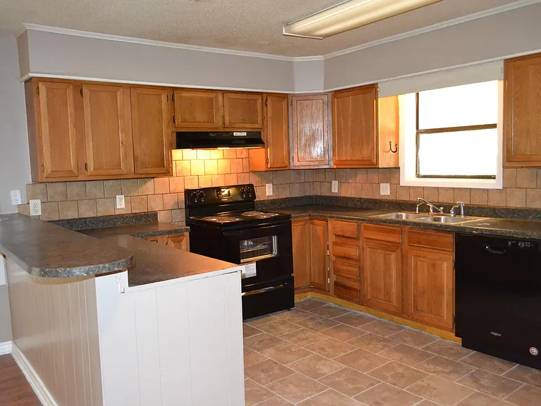 511 White Oak Dr — Photo 22