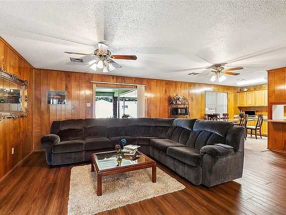 5th image of 4013 Hillcrest Dr